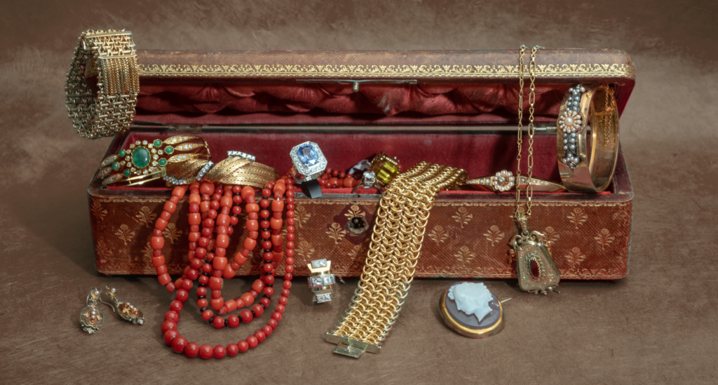 Brocanteur Antiquaire Yvelines Lucas Achète vos bijoux anciens 06.21.81.73.04